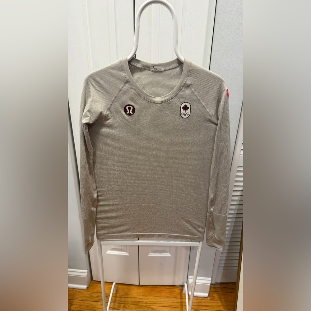 Lululemon Team Canada Olympic Team Women’s Longsleeve Size 8